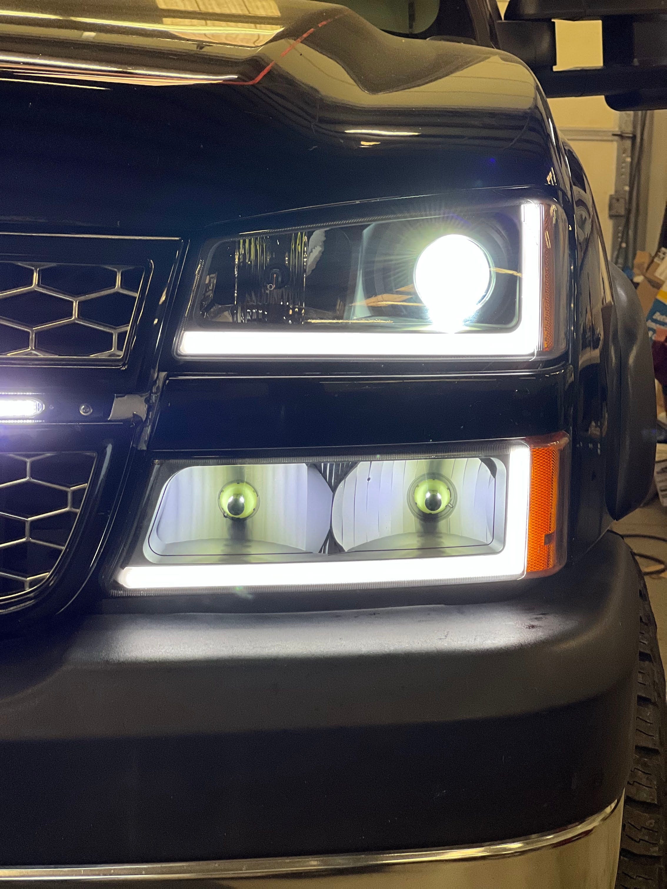 03-07 Silverado Animated Start-up Projector Headlights (Shown w/ optional DoubleShot Harness)