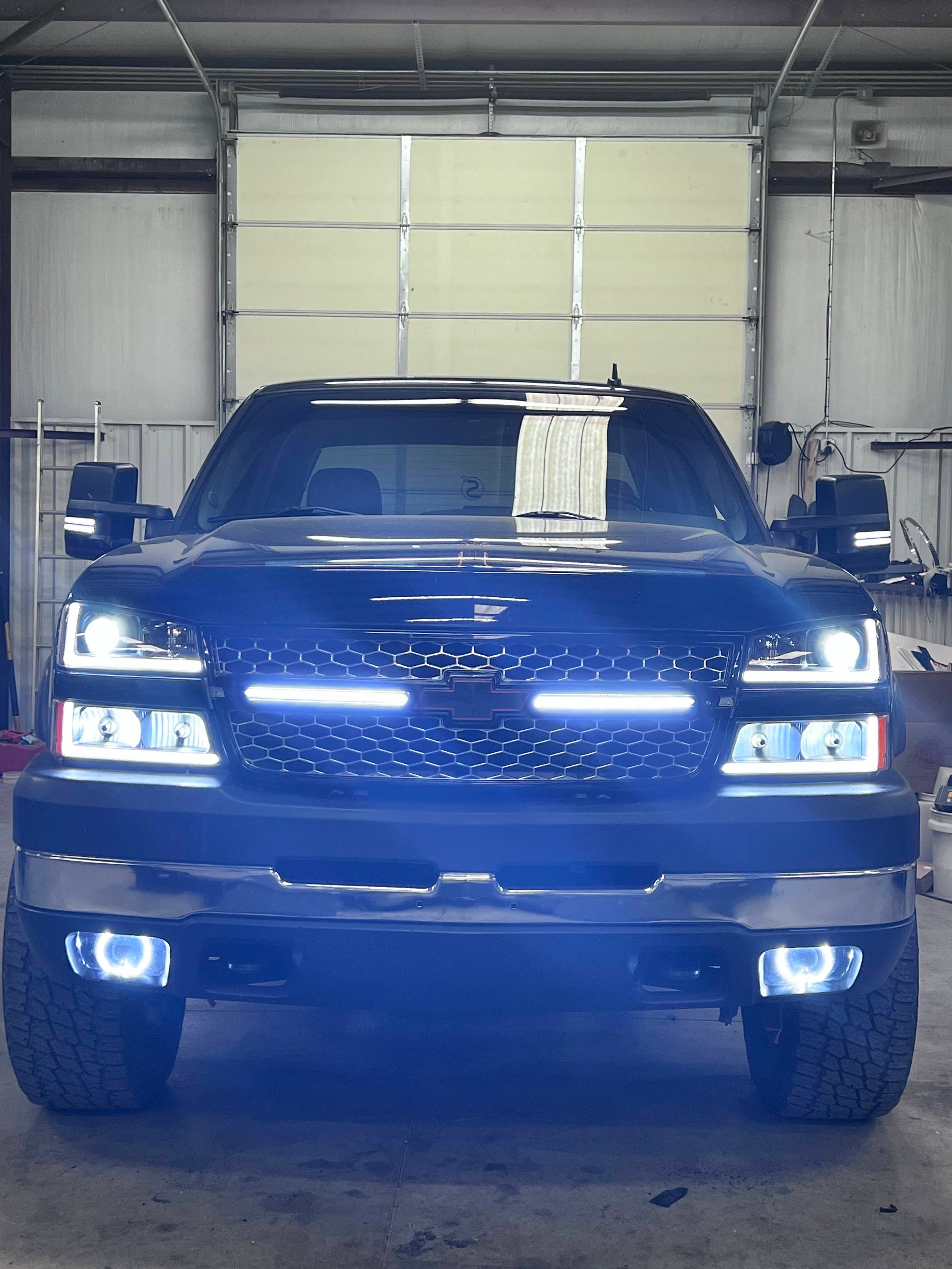 03-07 Silverado Animated Start-up Projector Headlights (Shown w/ optional DoubleShot Harness)